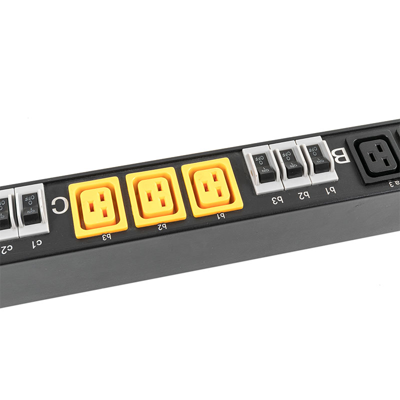 3-fazni 10-utičnica C13 C19 Vertikalni prekidač Zaštita od preopterećenja Switched Rack Pdu