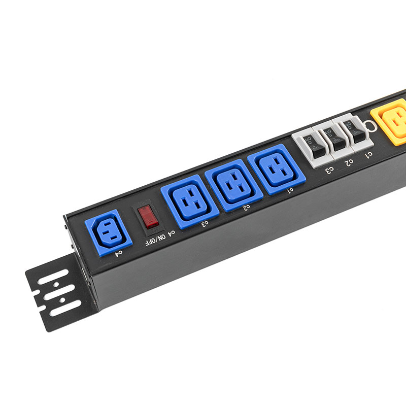 3-fazni 10-utičnica C13 C19 Vertikalni prekidač Zaštita od preopterećenja Switched Rack Pdu