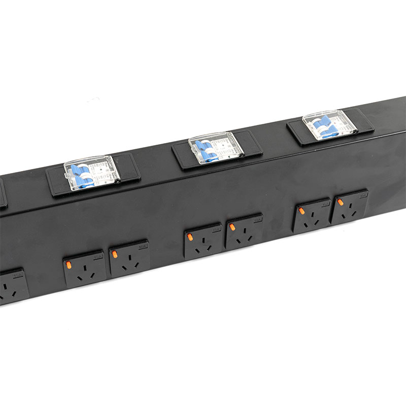 16-Outlet Vertical Breaker Switched Rack Pdu