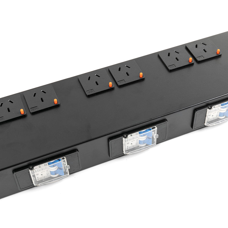 16-Outlet Vertical Breaker Switched Rack Pdu