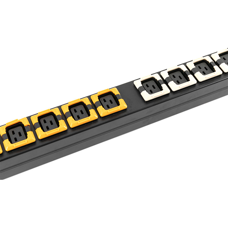 3-fazni 18-utičnica C19 Vertical Breaker Switched Rack Pdu